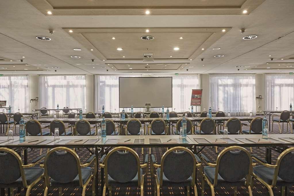 H+ Koeln Hotel 4*